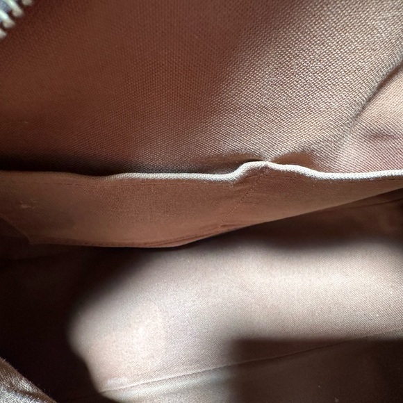 Authentic Louis Vuitton Beautiful 2009 Monogram Stressa MM with all new piping. - Picture 11 of 17